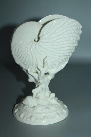 Worcester shell vase